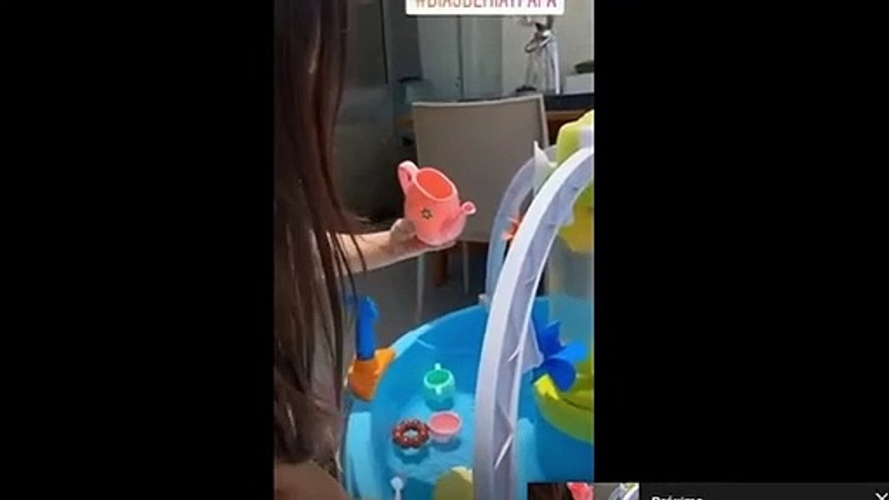 Rodrigo Cuba muestra cómo pasa con su hija