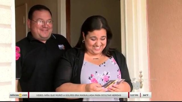 Reciben regalo de aniversario con gastos pagados.