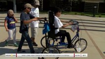Jóvenes discapacitados reciben bicicletas para su mejor movilidad