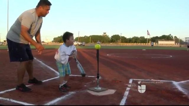 Niños con necesidades especiales juegan en Serie Mundial de Softball