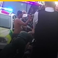 Atacan con ácido a dos jóvenes en Londres