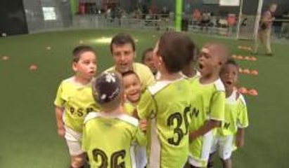 Descargar video: El fútbol ayuda a los niños autistas