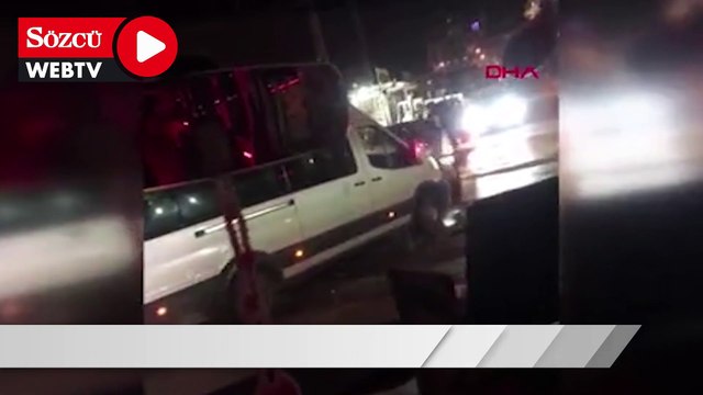 Hemzemin geçitte servis minibüsüne yük treni çarptı