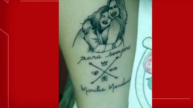 Fã cearense que conversou com Marília Mendonça antes do acidente tatua foto com a cantora