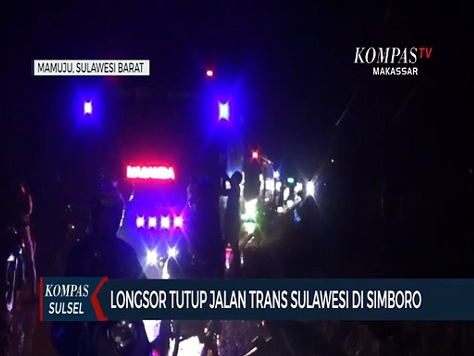 Longsor Tutup Jalan Trans Sulawesi Di Simboro