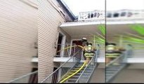 Un rayo provocó un incendio en un complejo de apartamentos