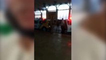 Vídeo: Veja o momento que homem é contido por populares após agredir motorista de ônibus