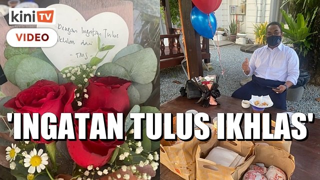 'Ingatan tulus ikhlas' - TMJ kirim McD, belon, bunga buat Sanusi