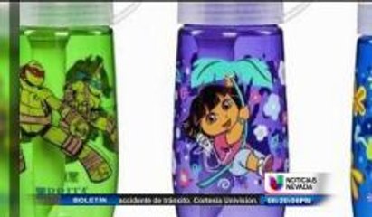 Compañía retira miles de botellas de agua