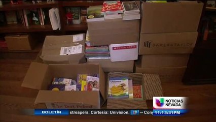 Regalan libro a niños