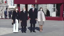 Los reyes reciben con honores militares al presidente italiano en el Palacio Real