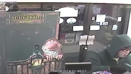 Orlando: Buscan asaltante de centro de información turística