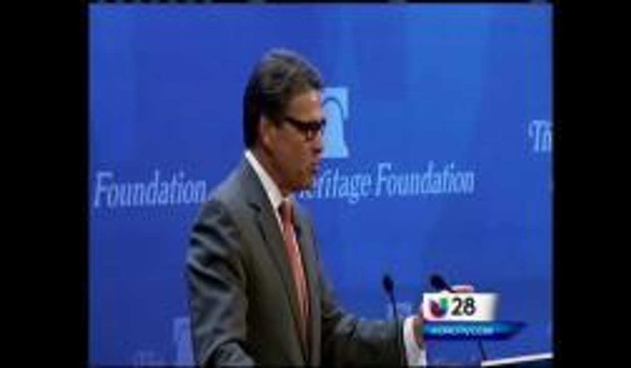 Rick Perry continua criticando a Obama
