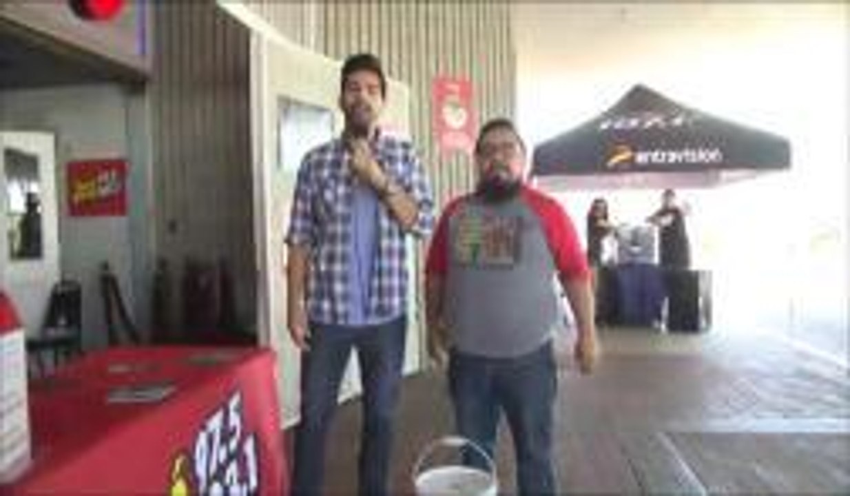 Radiotón: Cesar Cabrales también se acerco a dar su granito de arena