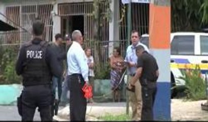 Hallan feto en la acera en Guaynabo