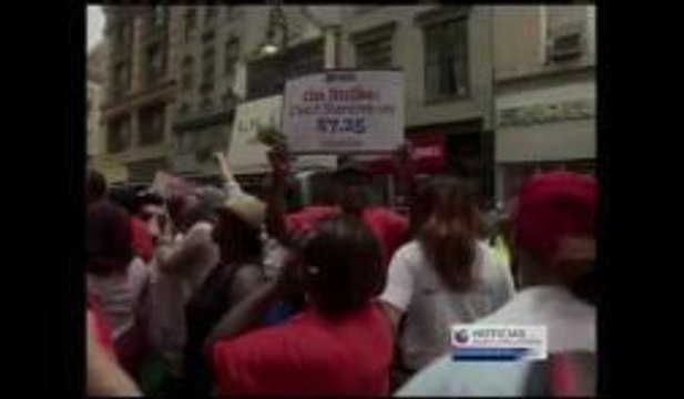 Empleados de comidas rápidas planean protestas