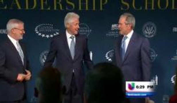 Clinton y Bush buscan formar líderes