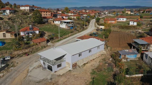 Demirci Belediyesi kırsal 16 mahalleye çok amaçlı salon yaptı