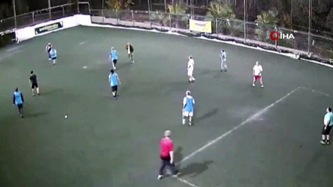 Halı saha maçında kalp krizi geçirip hayatını kaybettiği anlar kamerada