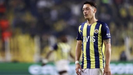 Video herunterladen: Mesut Özil derbide oynayacak mı? Vitor Pereira'nın kararı Fatih Terim'i bile şaşırtacak