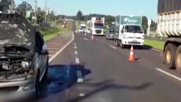 Carro de Santa Tereza fica destruído em incêndio enquanto pai e filho voltavam de exames em Cascavel