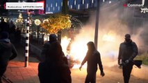 شاهد: مواجهات عنيفة بين متظاهرين ضد إجراءات كوفيد والشرطة الهولندية