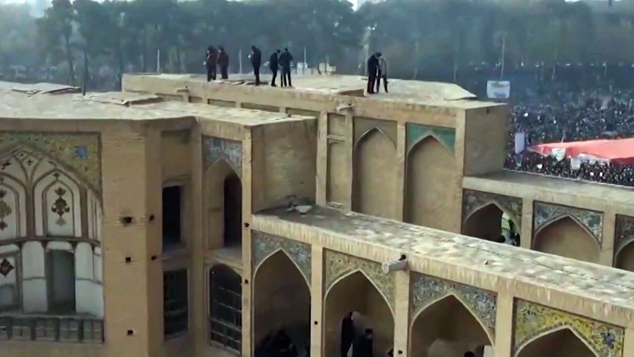 Die wut der menschen in isfahan: massenproteste gegen wasserknappheit