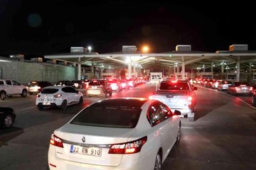 Télécharger la video: Edirne'ye alışverişe gelen Bulgarlar geri dönüşte Kapıkule'de yoğunluk oluşturdu