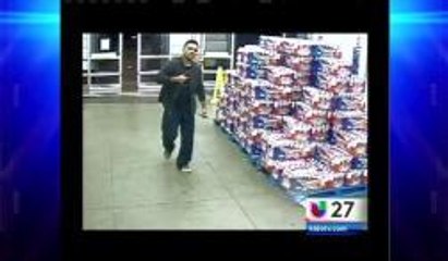 Hombre En Pijamas Robo Artículos De Wal-Mart