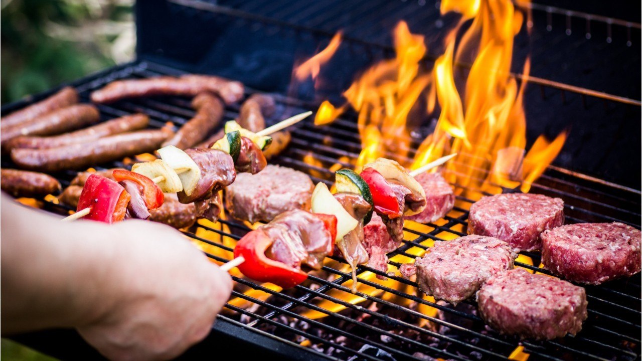 Vos voisins font des barbecues ? Voici les règles qu’ils doivent respecter