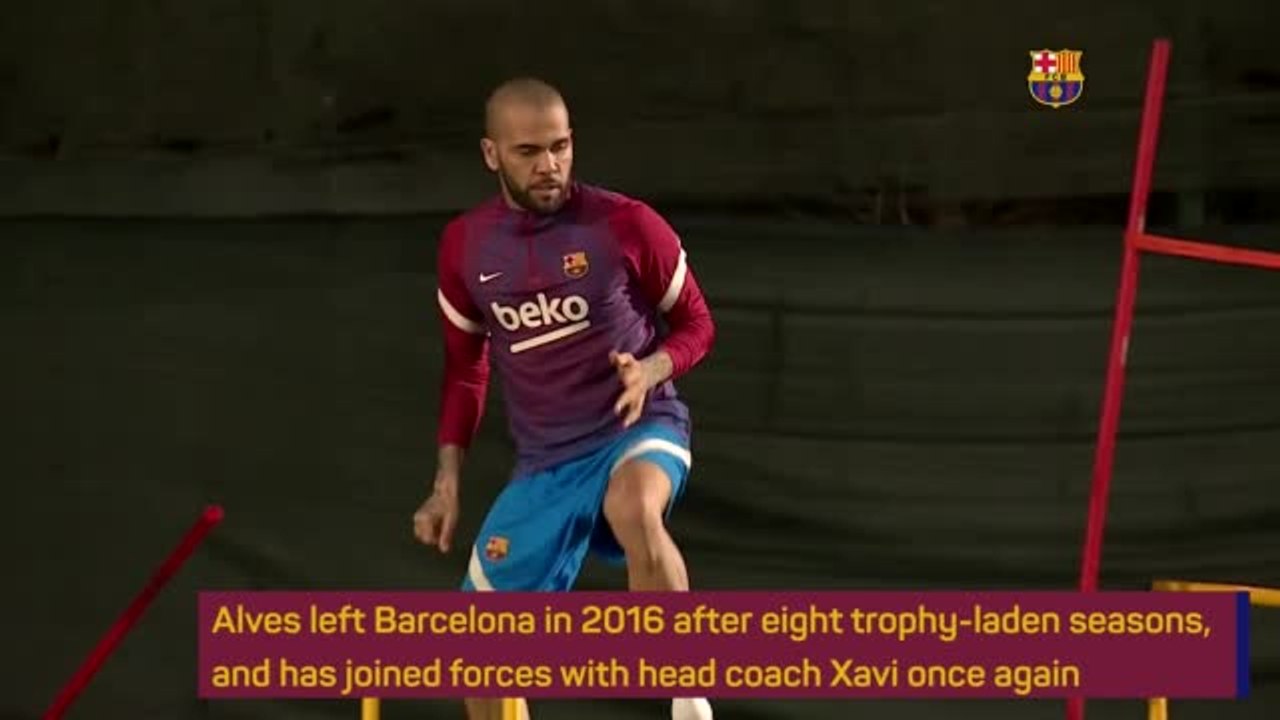Alves looking energised in first Barca training session since return
