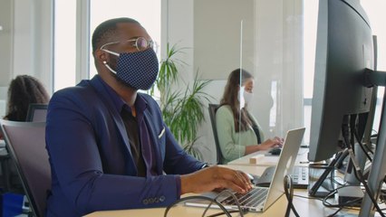 Découvrez le nouveau protocole sanitaire en entreprise : aération, vaccination et autotests au menu