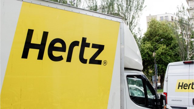 En faillite, le géant de la location de voitures Hertz pourrait passer dans le giron de 2 fonds