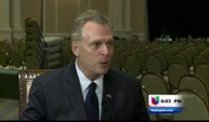 Gobernador de virginia Terry McAuliffe preside sobre un matrimonio de pareja del mismo sexo
