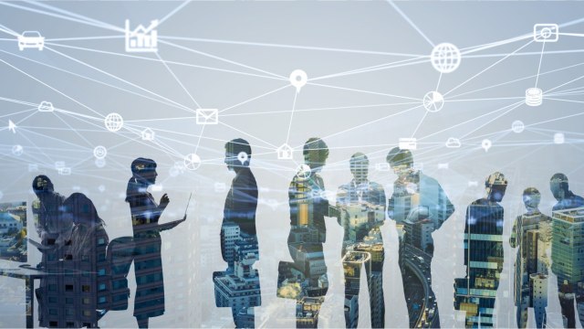 Ces 10 métiers qui recrutent massivement… sans publier d’offres d’emploi