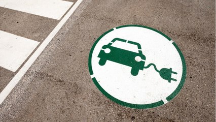 Tesla : vers une recharge sans fil tout en roulant ?