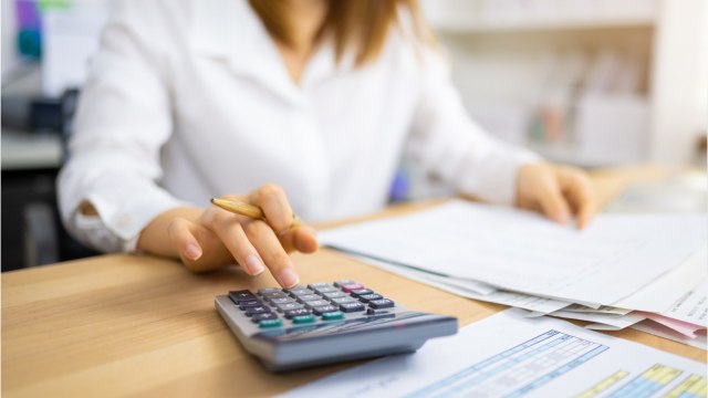 Déclaration de revenus : quand vaut-il mieux rattacher ou détacher son enfant majeur de son foyer fiscal ?