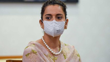Ranaut targets Gandhi, says "choose your heroes wisely"