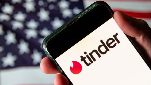 Les hommes de plus de 50 ans passent à la caisse sur Tinder