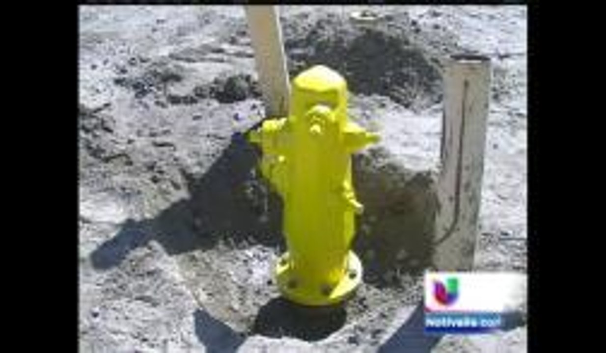 Roban hidrantes en Coachela