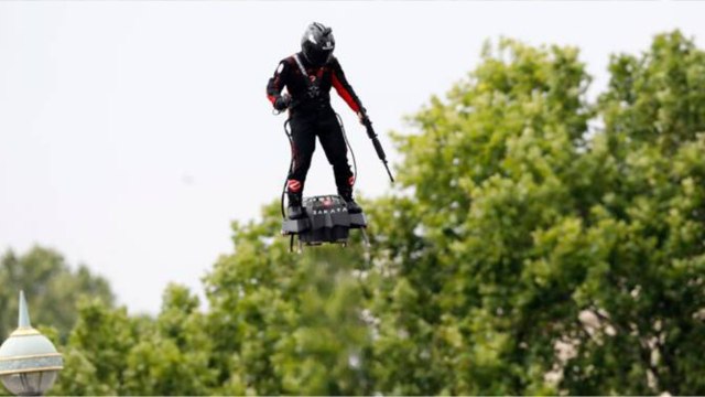 Franky Zapata veut bientôt tester sa voiture volante