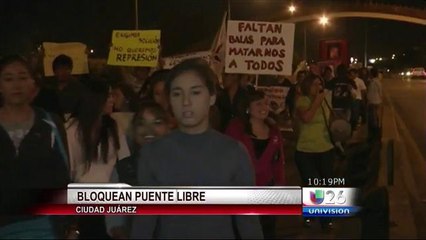 Bloquean el puente libre por estudiantes desaparecidos.