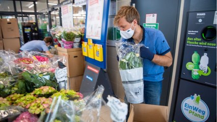 Pour Encourager Les Clients À Mettre Un Masque, Les Employés De Leclerc Se Mettent À Nu ! (1)