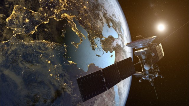 SpaceX lance ses nouveaux satellites chasseurs de pirates