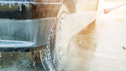 Il écope d’une grosse amende pour avoir… nettoyé sa voiture