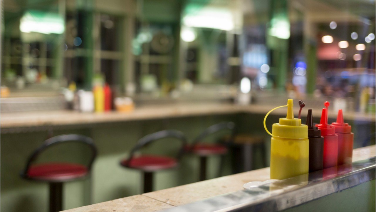 Aux États-Unis, une propriétaire de restaurant vend sa voiture pour payer ses employés