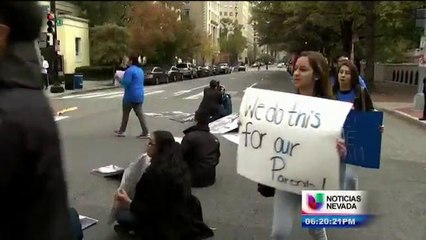 Manifestantes atacan al presidente Barack Obama