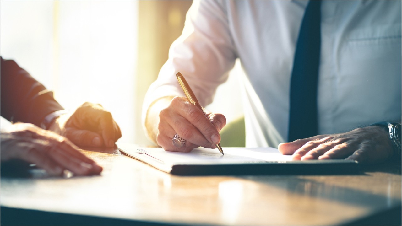 ils font une concurrence deloyale aux peripateticiennes 9 lettres