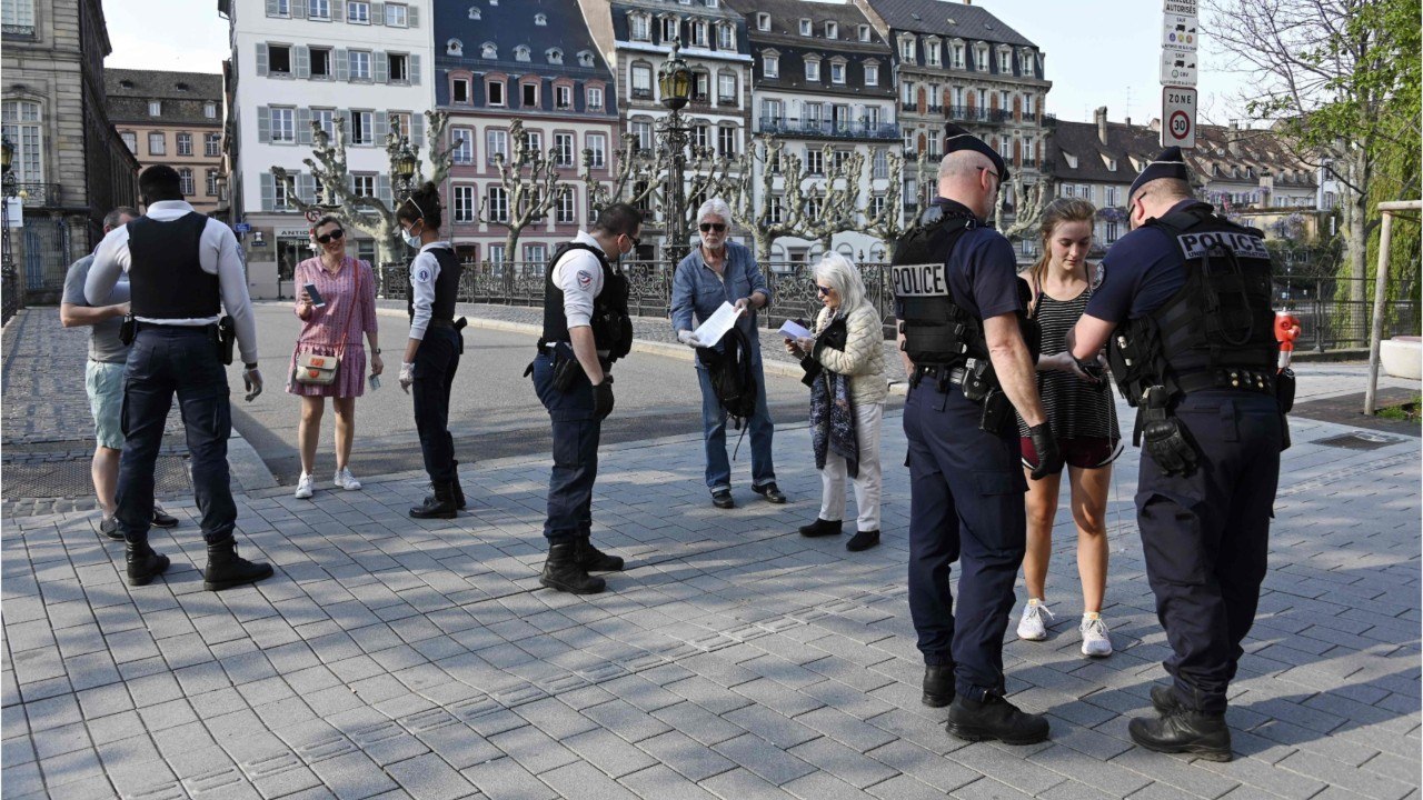 Dans les Vosges, il est interdit de s'arrêter pour discuter dans la rue