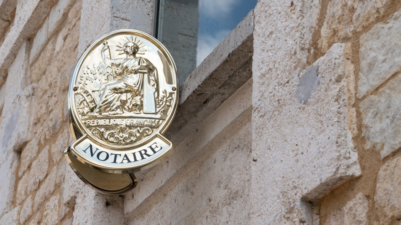 Ventes immobilières, testaments, donations… quels "services minimums" assurent encore les notaires ?